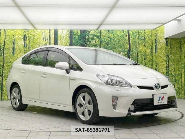 Toyota PRIUS 2013-12 329681-16