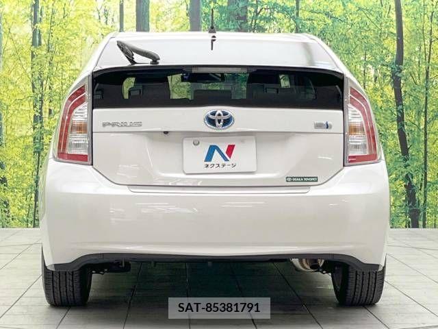 Toyota PRIUS 2013-12 329681-15