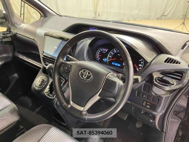 Toyota NOAH 2014-02 204890-12
