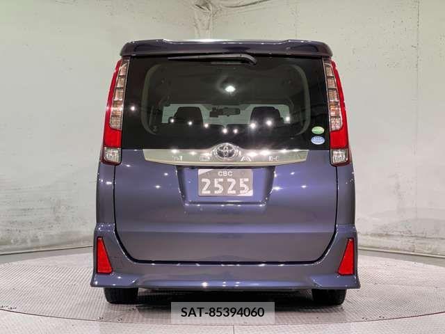 Toyota NOAH 2014-02 204890-9