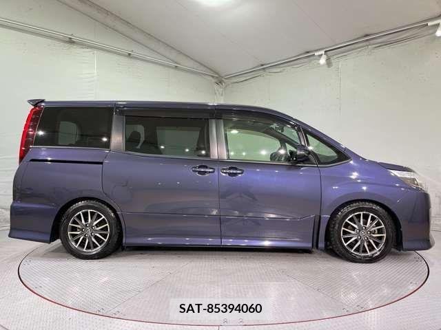 Toyota NOAH 2014-02 204890-7