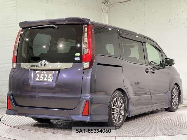Toyota NOAH 2014-02 204890-8
