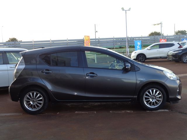 Toyota AQUA 2012-12 13114-4