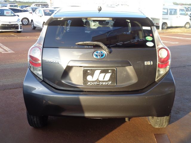 Toyota AQUA 2012-12 13114-6