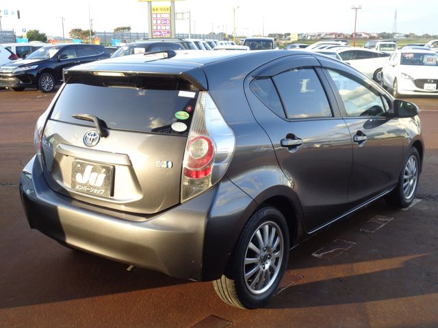 Toyota AQUA 2012-12 13114-2