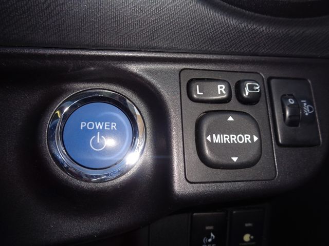 Toyota AQUA 2012-12 13114-17