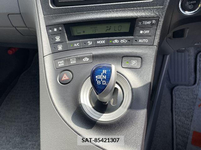 Toyota PRIUS 2011-08 282038-13
