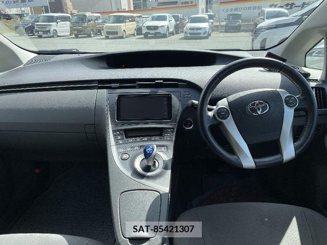 Toyota PRIUS 2011-08 282038-3