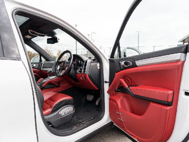 Porsche CAYENNE 2015-05 28144-24