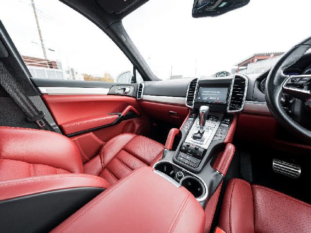 Porsche CAYENNE 2015-05 28144-27
