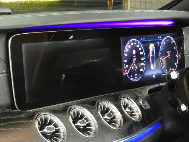 Mercedes Benz E-CLASS 2018-03 25296-9