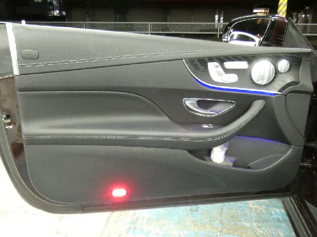 Mercedes Benz E-CLASS 2018-03 25296-20