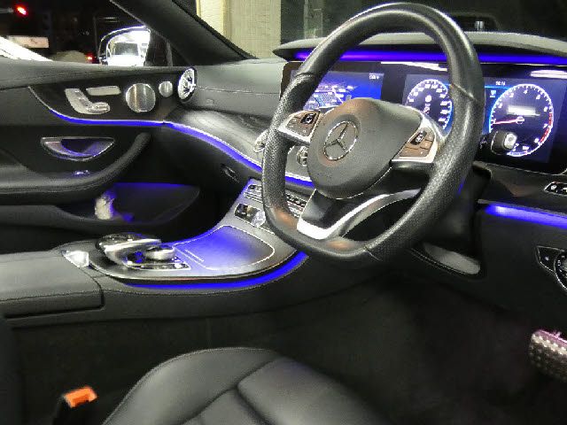Mercedes Benz E-CLASS 2018-03 25296-11
