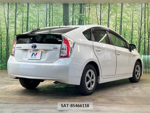 Toyota PRIUS 2013-10 340343-17