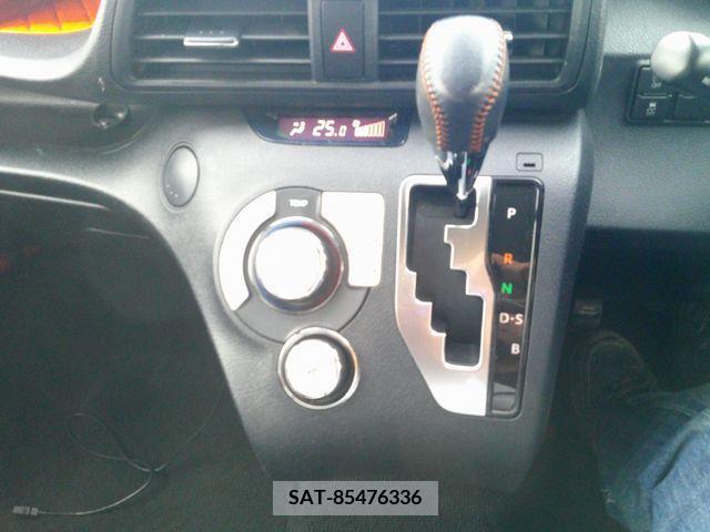 Toyota SIENTA 2017-08 383045-24