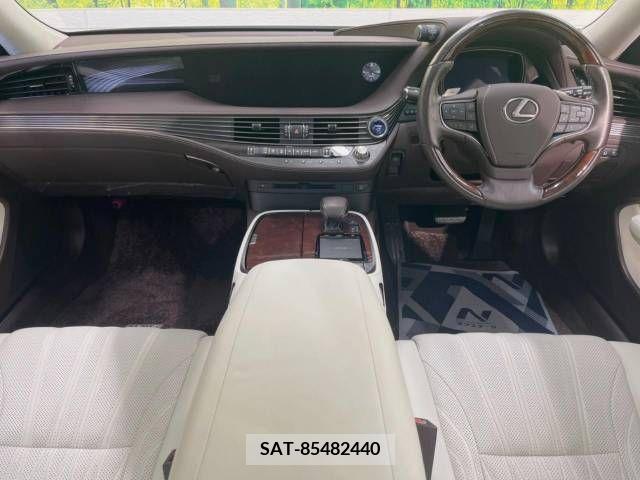 Lexus LS 2018-04 334432-1