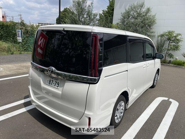 Toyota NOAH 2021-07 321670-2