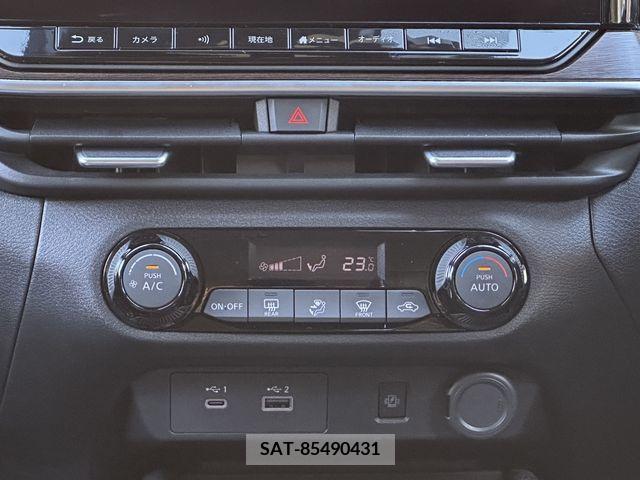 Nissan AURA 2022-11 208689-18