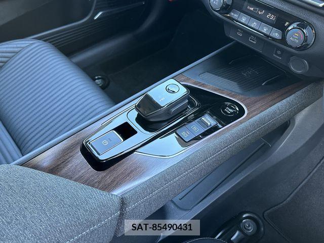 Nissan AURA 2022-11 208689-19