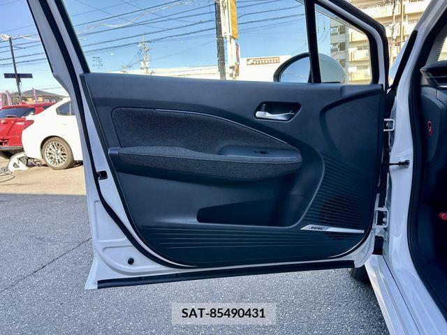 Nissan AURA 2022-11 208689-10