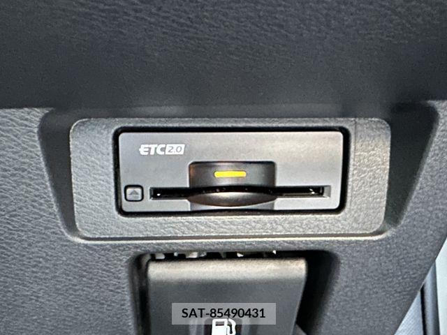 Nissan AURA 2022-11 208689-27