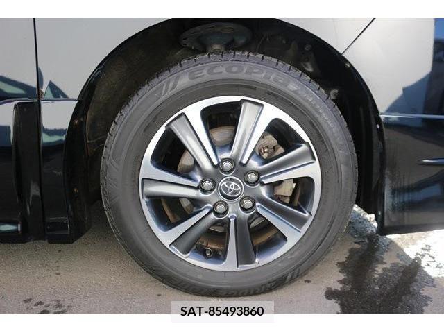 Toyota VOXY 2018-11 223536-11