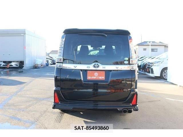 Toyota VOXY 2018-11 223536-7