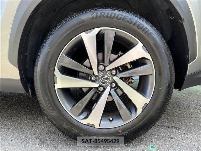 Lexus NX 2018-05 362957-6