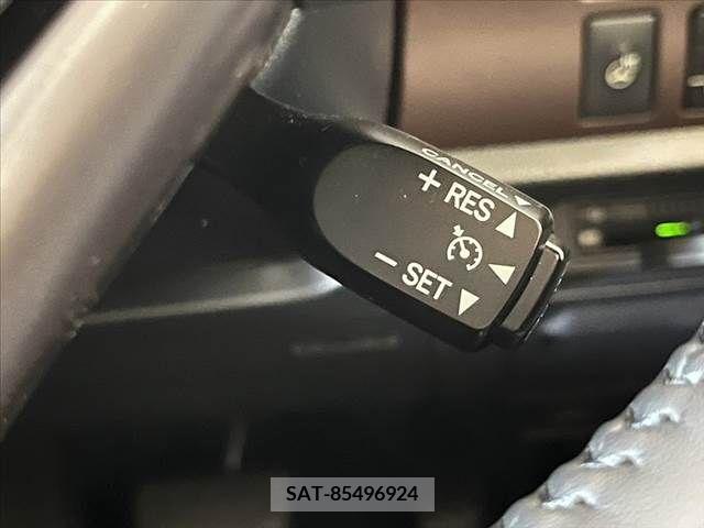 Toyota ESQUIRE 2018-02 331530-2