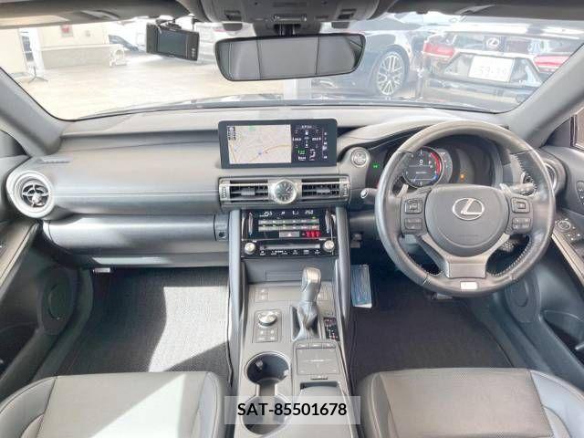 Lexus IS 2021-05 275748-1