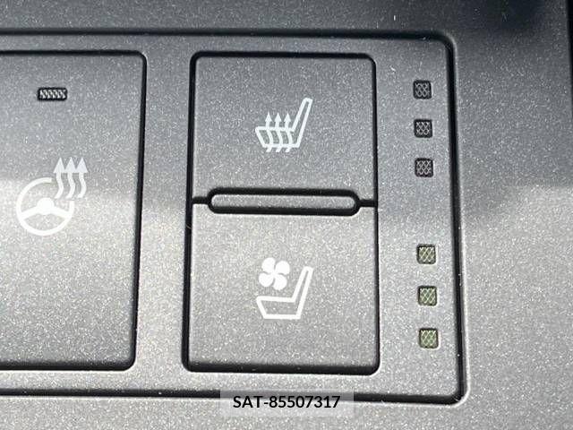 Lexus IS 2022-05 275404-6