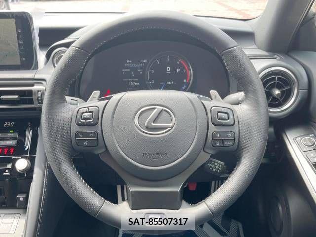 Lexus IS 2022-05 275404-11