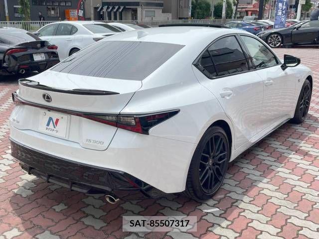 Lexus IS 2022-05 275404-17