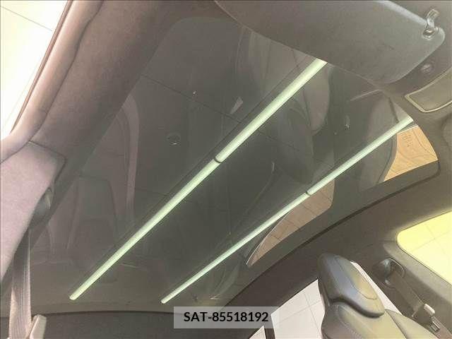 Tesla MODEL S 2018-11 299038-5