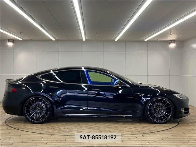 Tesla MODEL S 2018-11 299038-16