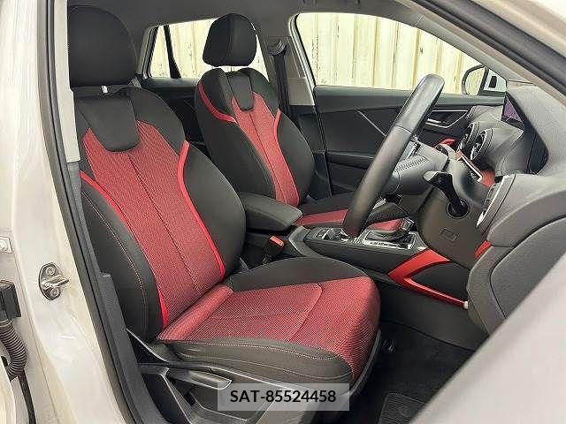 Audi Q2 2019-09 348435-8