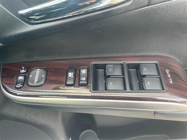 Toyota CAMRY HYBRID 2016-04 181423-24