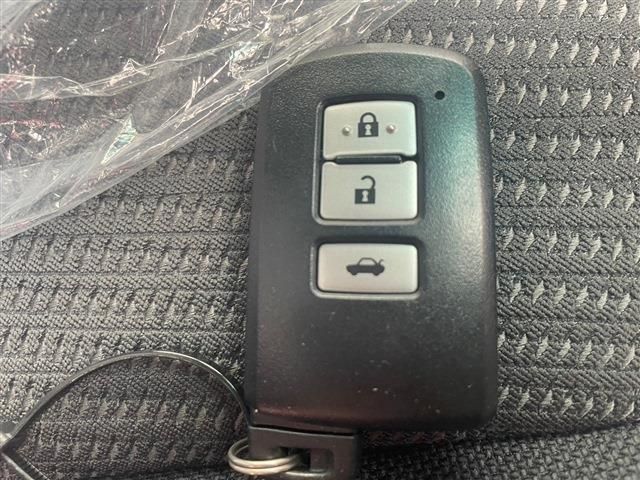 Toyota CAMRY HYBRID 2016-04 181423-26