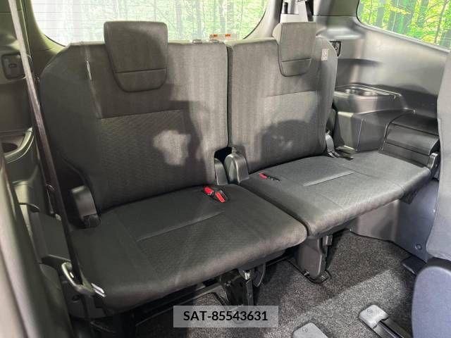 Toyota VOXY 2023-05 313582-10