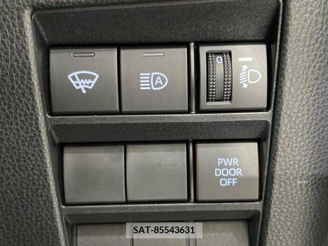 Toyota VOXY 2023-05 313582-7