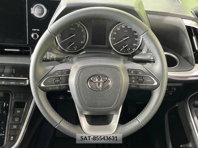 Toyota VOXY 2023-05 313582-12
