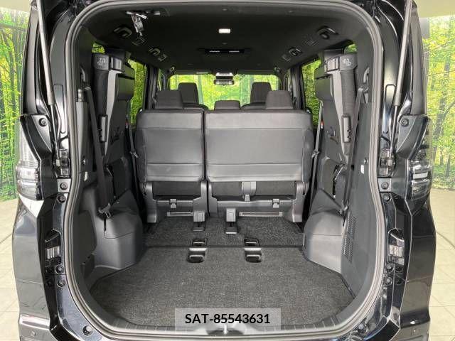 Toyota VOXY 2023-05 313582-11