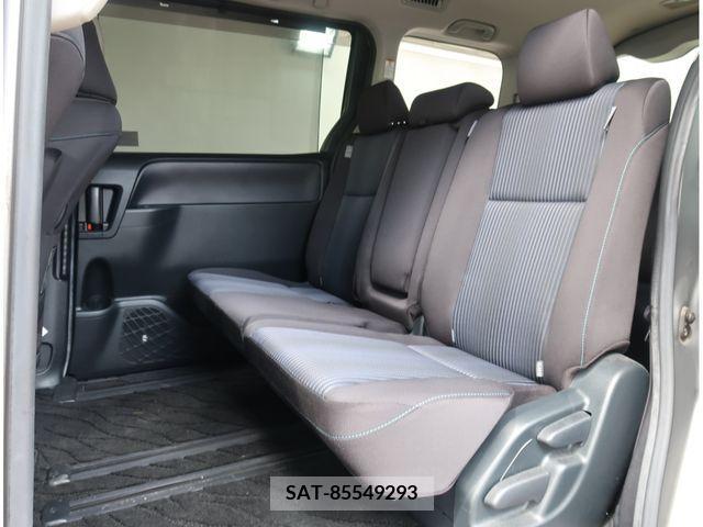 Toyota VOXY 2017-06 350869-23