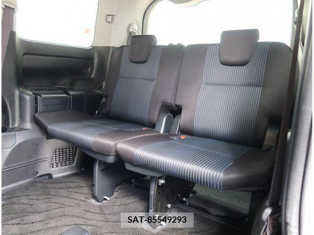 Toyota VOXY 2017-06 350869-25