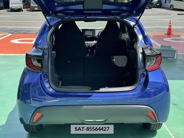Toyota YARIS 2022-09 371398-10