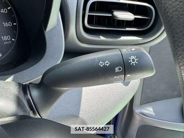 Toyota YARIS 2022-09 371398-16