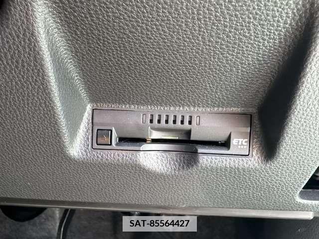 Toyota YARIS 2022-09 371398-15