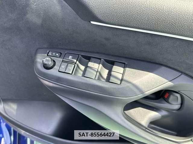 Toyota YARIS 2022-09 371398-13