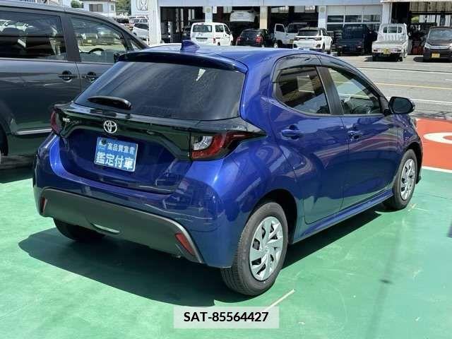 Toyota YARIS 2022-09 371398-11