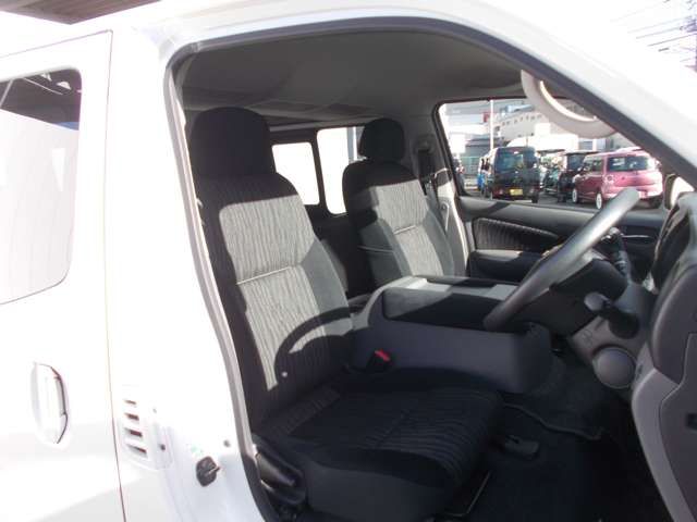 Nissan NV350 Caravan 2018-08 196490-10